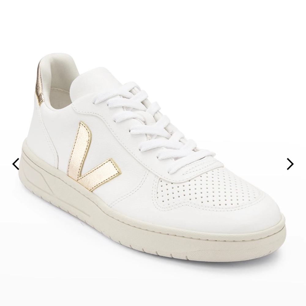 Veja v-10 sneakers size 6